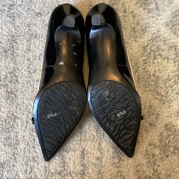 Anne Klein iFlex tuxedo inspired Heels - Picture 5 of 5